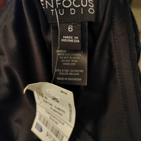 En Focus Jumpsuit - Picture 6 of 6